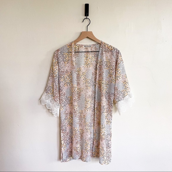 Wallflower floral kimono. - Picture 3 of 11